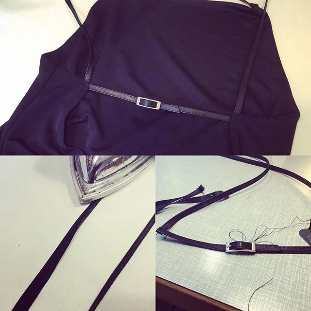 Byte av band på klänning. Istället för ”fake” läder band konstruerar jag äkta läderband från tunt kalvläder. Det höjer kvalitén på klänningen och livslängden på banden. Har du något liknande projekt du behöver hjälp med? Välkommen att boka din tid.
