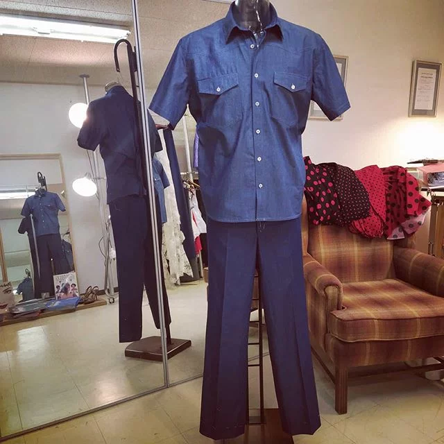 Det har varit många intressanta projekt och fler på gång. Chinos i ett tunt Denim material från Holland&Sherry och ett elegant skjort material i ett tunt Denim material från Acorn. Öppet som vanligt imorgon måndag. Din Skräddare i Helsingborg